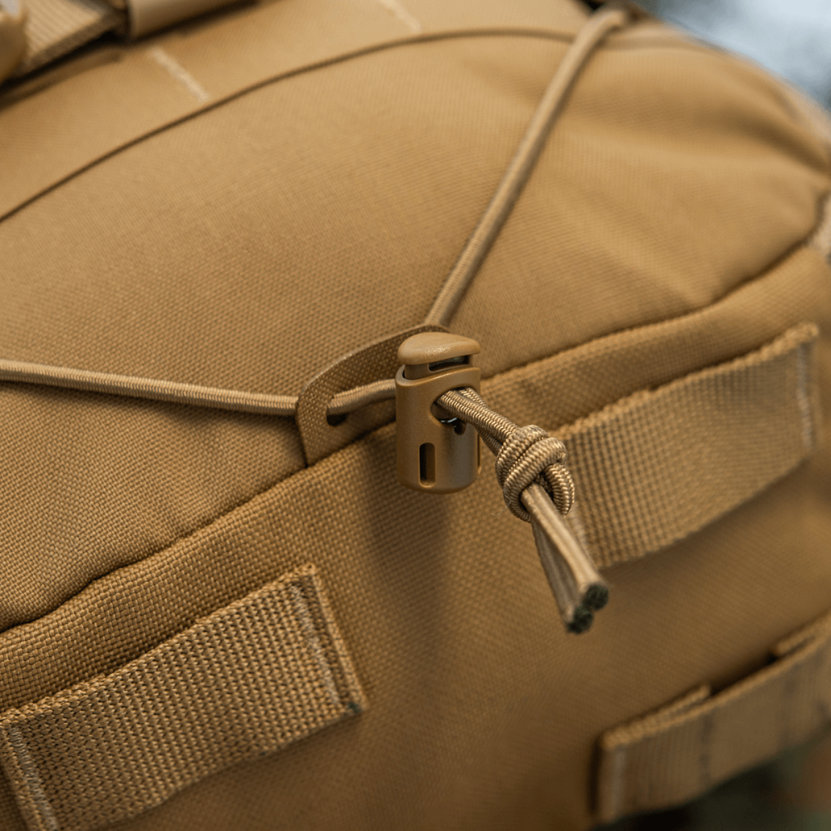 Lähikuva M-Tac reppu Sturm Elite Gen.II joustonarusta ja remmeistä, valmistettu Cordura-materiaalista.