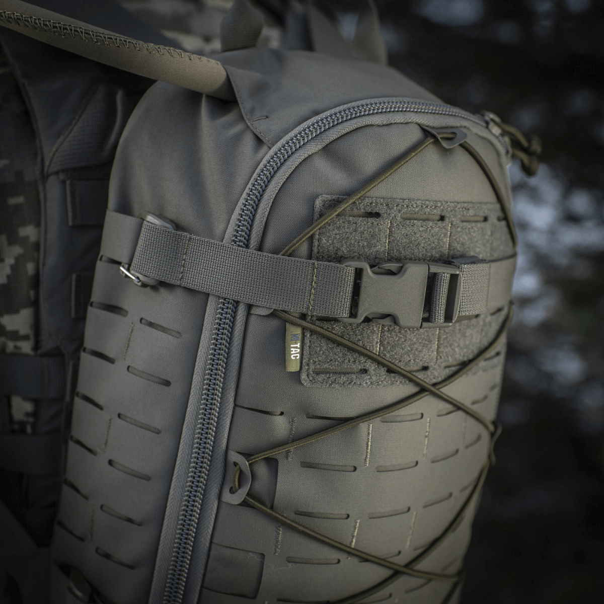 M-Tac Sturm Elite Gen.II raid-reppu Cordura-kankaasta, MOLLE-järjestelmällä ja sisäänrakennetulla juomajärjestelmällä kenttäkäyttöön.