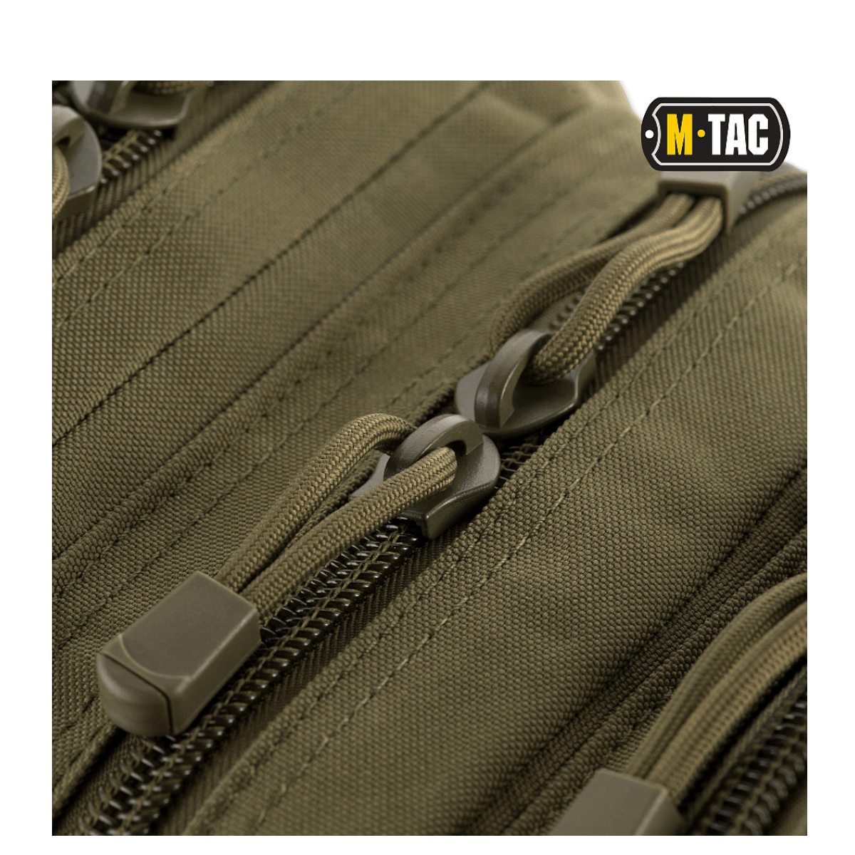 Lähikuva M-Tac Assault Packin vetoketjuista, MOLLE-järjestelmä ja pehmustetut olkahihnat.