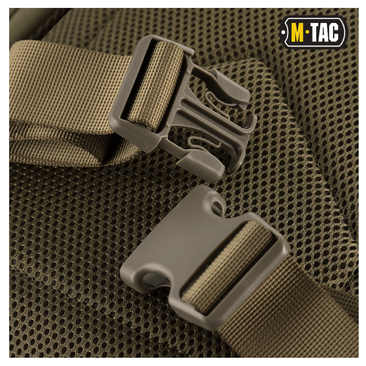 M-Tac Assault Pack -olkahihna soljella ja MOLLE-järjestelmällä.