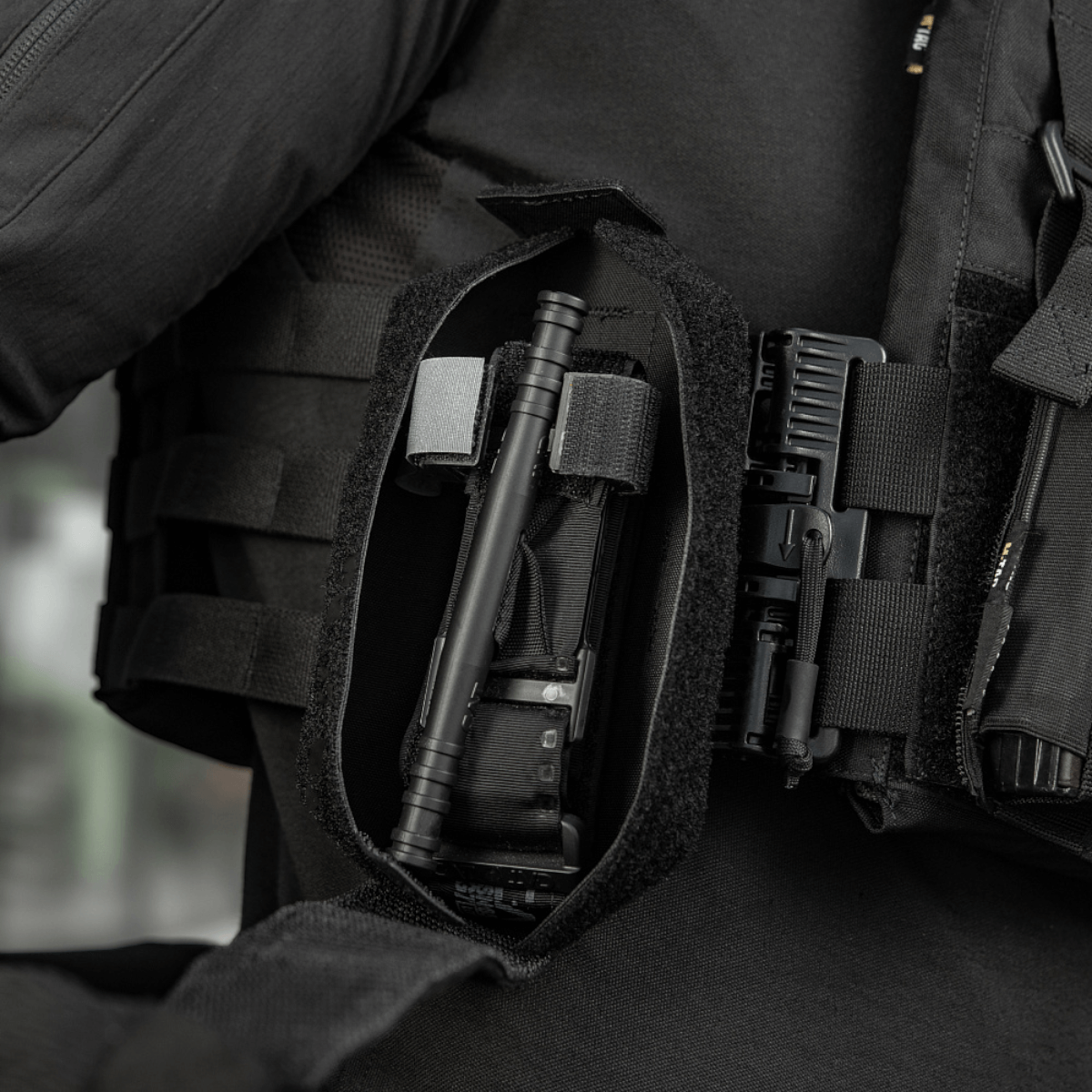 M-Tac-tasku Tourniquet Closed -tourniquitille, kestävä materiaali, tarrakiinnitys ja MOLLE-yhteensopivuus, gallerian sijainti 1, ensiapuun.