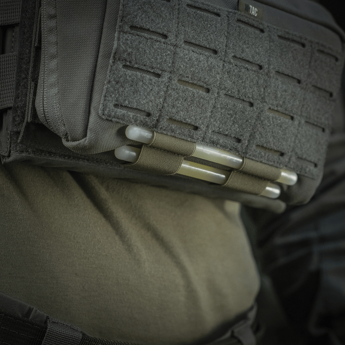 M-Tac Admin Pouch Large Elite valmistettu kestävästä Cordura-materiaalista, sopii taktiseen varustukseen ja siinä on laser cut velcro-panel patchesille.