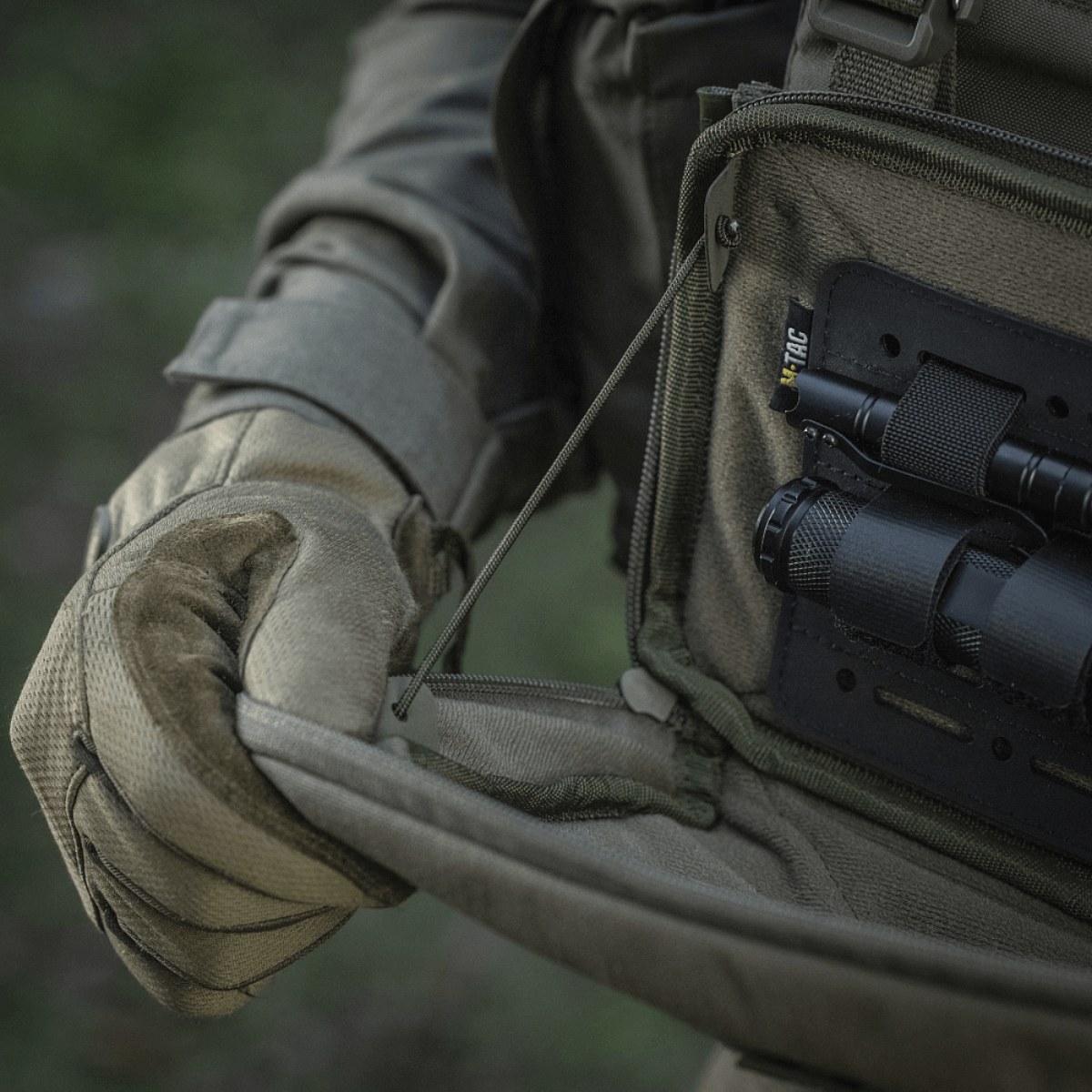 M-Tac Admin Pouch Large Elite taktiseen säilytykseen taskulampulle ja varusteille.