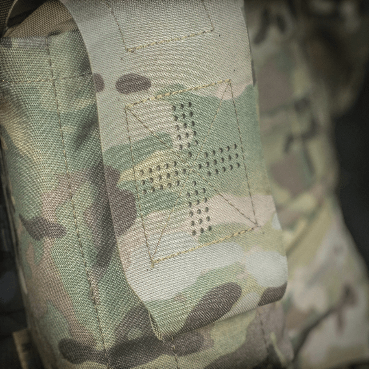 M-Tac Mediclomme Small Vertical Elite multicam-nylonista, NIJ-sertifiointi ja hengittävä perforointi, näytetty galleria-asemassa 1.