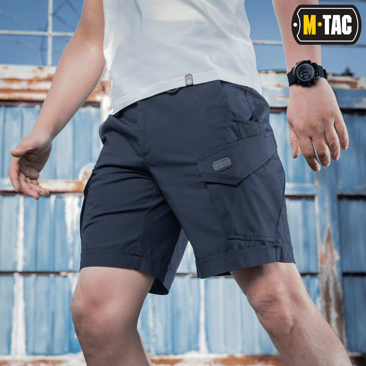 M-Tac Shorts Aggressor Short sinisenä taktisin ominaisuuksin, ihanteellinen lämpimiin päiviin.
