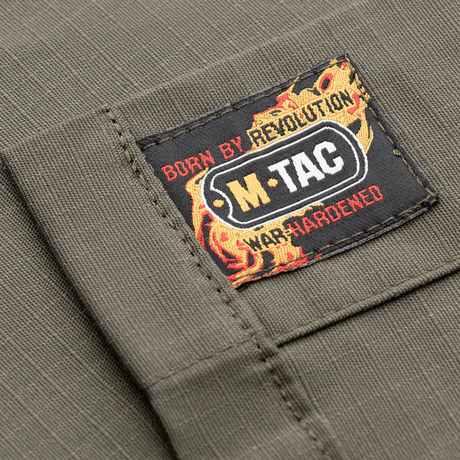 Lähikuva M-Tac Patrol Flex -takin merkistä ja yksityiskohdista, ripstop-materiaali, galleria-asema 1.