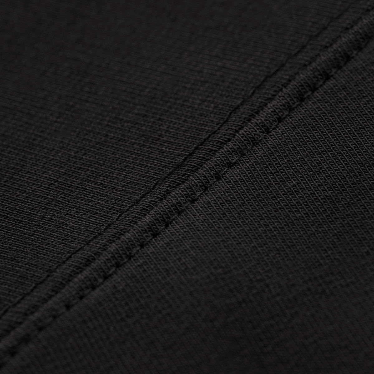 Lähikuva M-Tac Pullover 4 Seasons -tekstuurista ja ompelusta, valmistettu 95% puuvillasta ja 5% elastaanista, monivuotiseen käyttöön