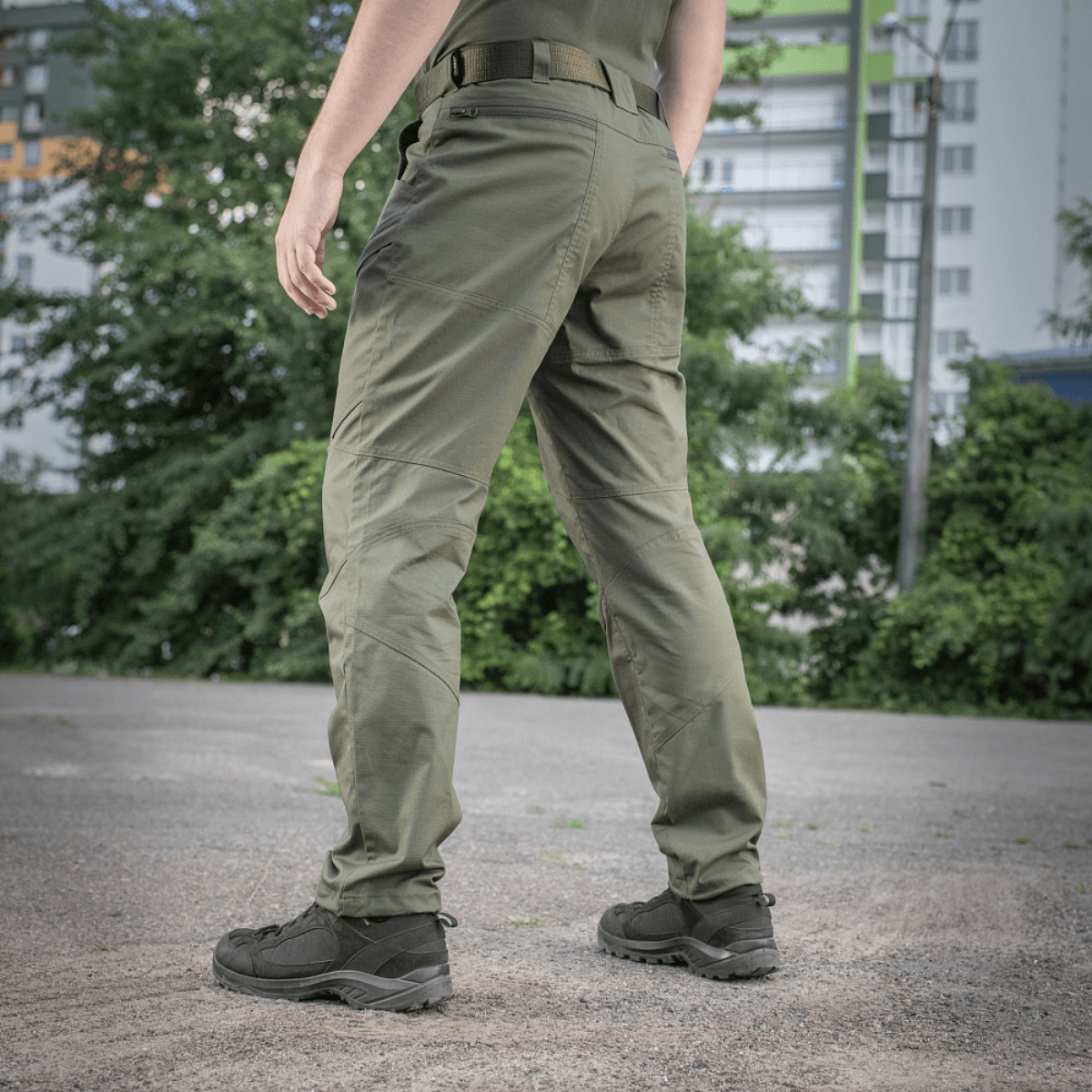 M-Tac Tactical Bukser Patrol Gen II Flex ulkoilmassa, korostus mukavuudesta ja joustavuudesta.