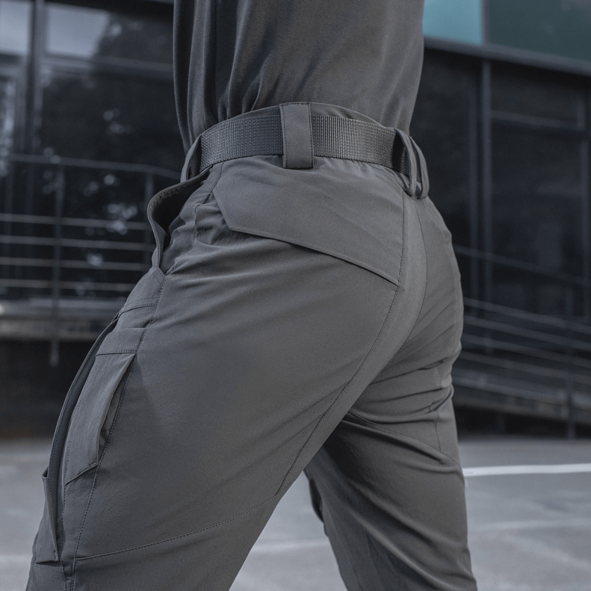 M-Tac Rubicon Flex -housut innovatiivisella cargo-taskusuunnittelulla ja 4-Way Stretch -kankaalla harjoitteluun ja vapaa-aikaan.