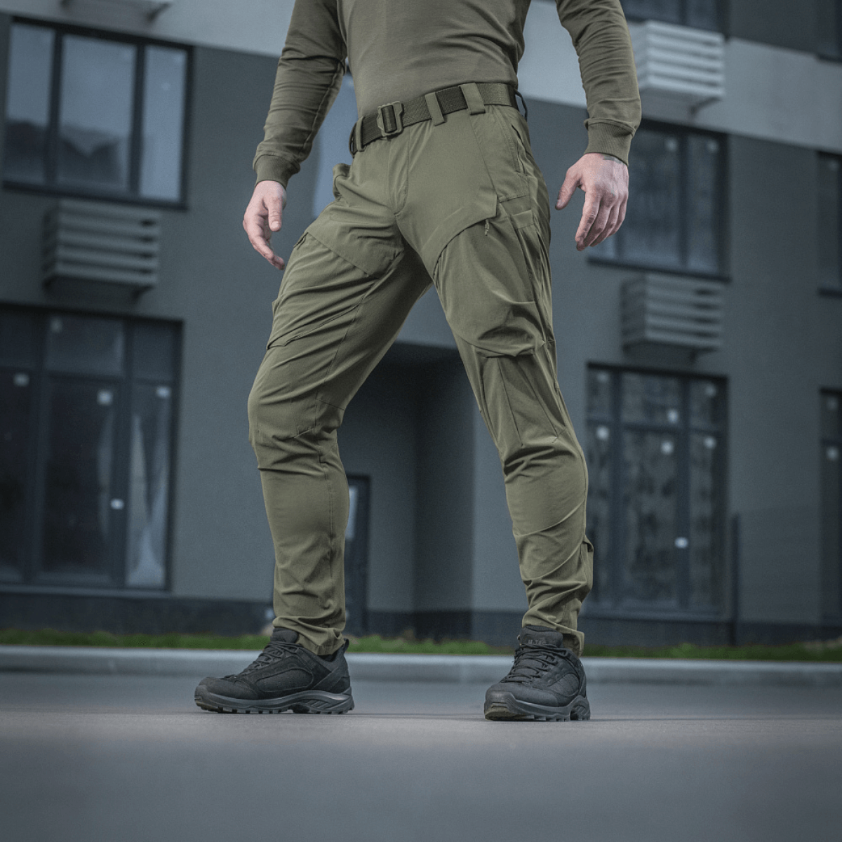 M-Tac Rubicon Flex treeniin ja vapaa-aikaan 4-Way Stretch -kankaalla, cargo-taskut ja vedenpitävä teknologia.