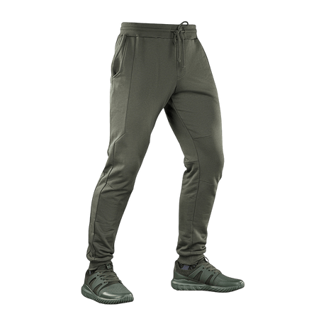 M-Tac Stealth Cotton -housut oliivinvihreänä, kaksi sivutaskua ja kuminauha, suunniteltu mukavuuteen ja liikkumisvapauteen urheilun aikana.