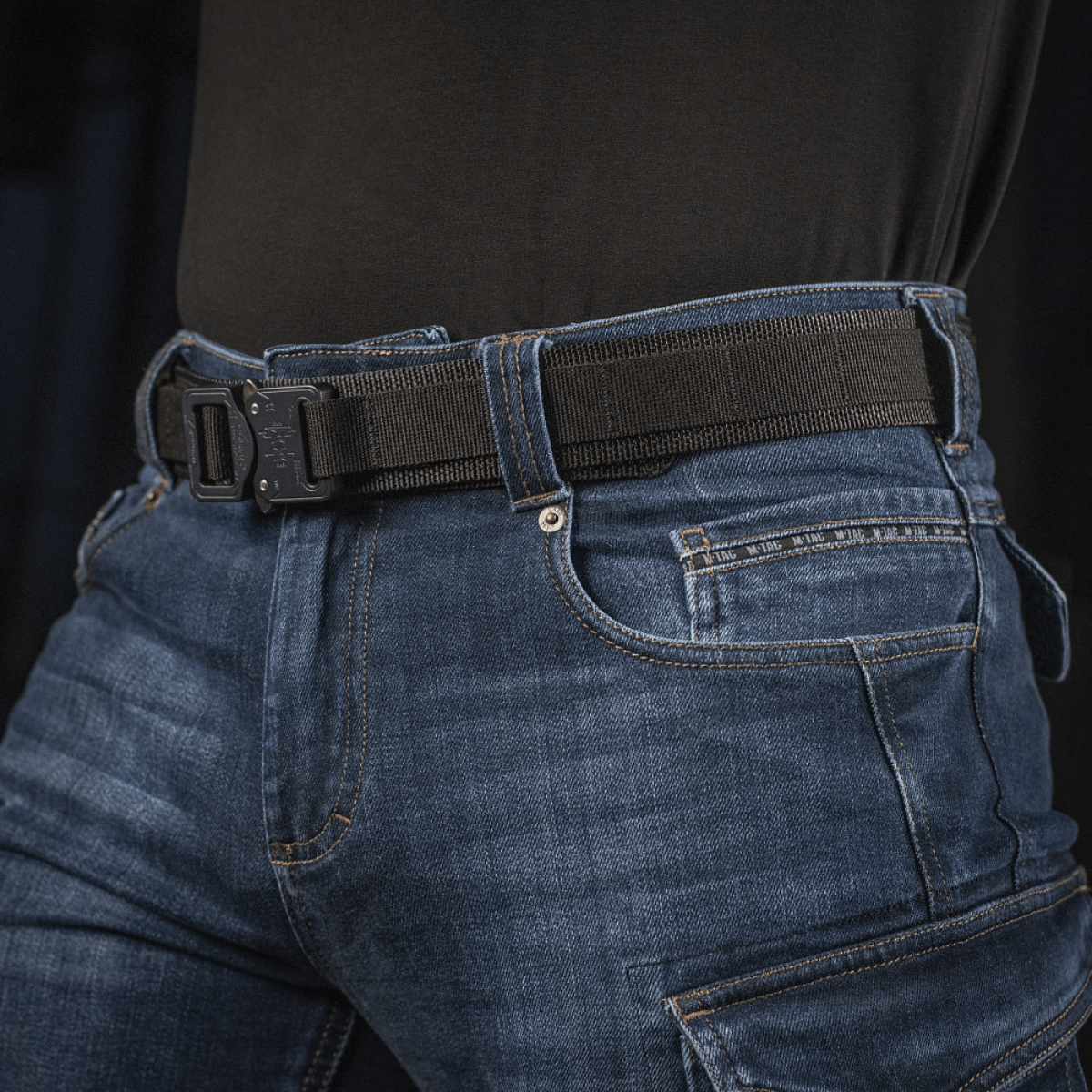 M-Tac Jeans Aggressor taktisella vyöllä ja tilavilla taskuilla kestävässä sinisessä denimissä, mukavuus ja toiminnallisuus