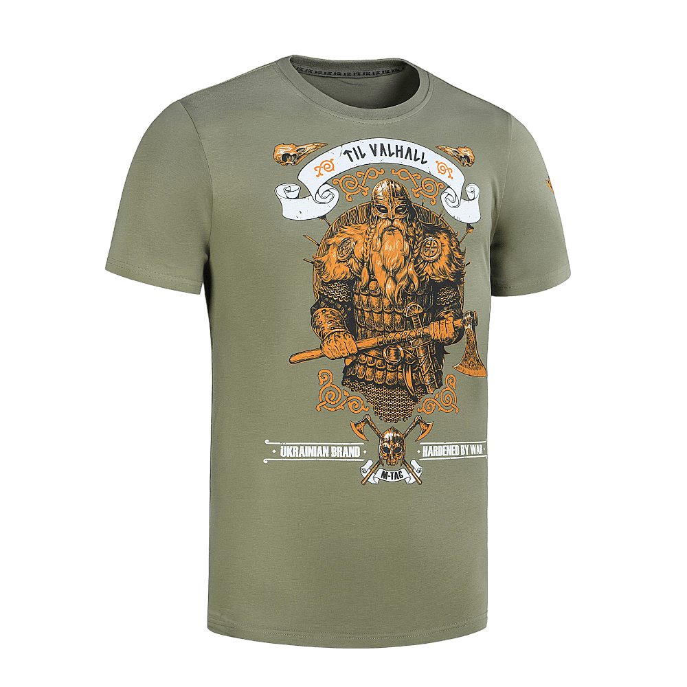 M-Tac T-shirt Viking, viikinkiprintti ja "Til Valhall" -teksti. Vihreä T-shirt ilmentämään taistelutahtoa ja arvoja.