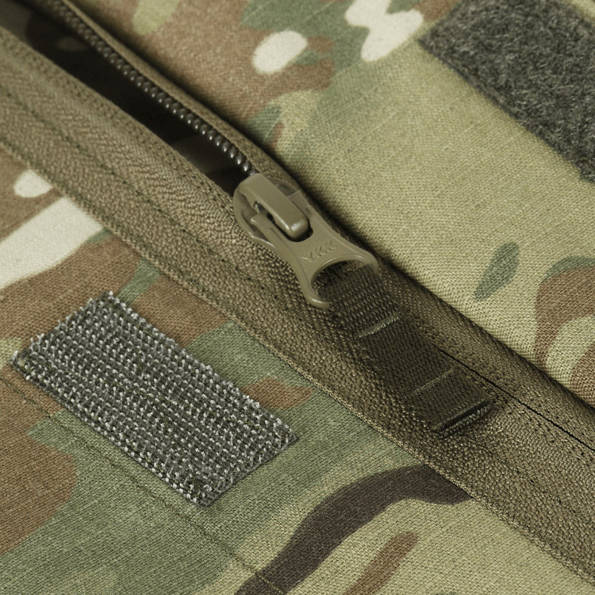 Lähikuva M-Tac Jakke Sturm NYCO Extreme, Multicam-kuvio ja YKK-vetoketju.