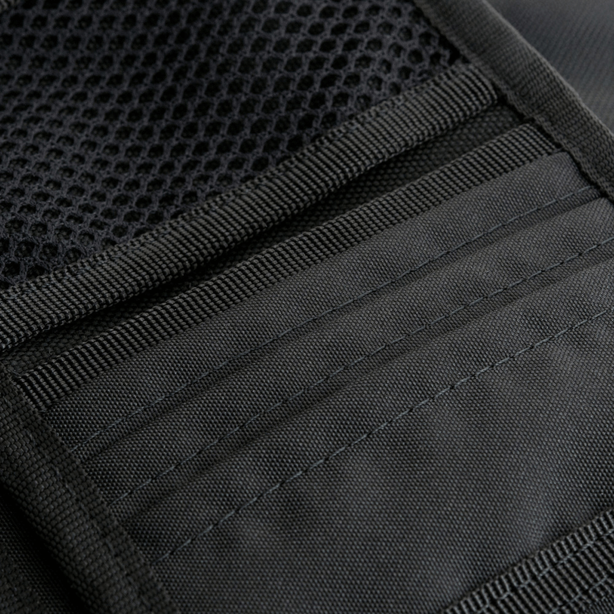 M-Tac Patch Panel Elite kestävästä CORDURA®:sta, musta malli korttitaskuilla ja Velcro-suljennalla.