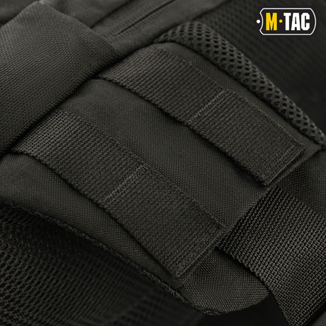 M-Tac Buckler Taske Elite MOLLE-järjestelmällä mustassa Cordura 500D:ssä, lähikuva muotoilusta ja remmeistä.