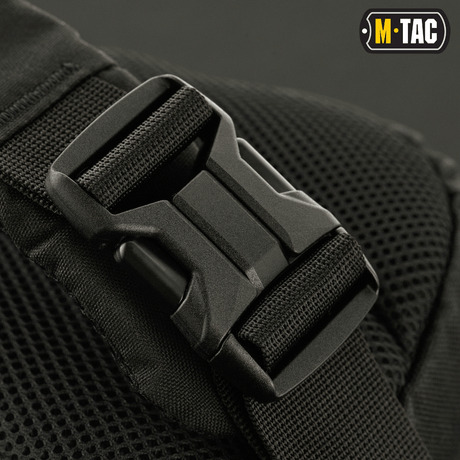 M-Tac Buckler Taske Elite musta solki, kestävä muotoilu Cordura 500D:stä, taktiseen käyttöön MOLLE-järjestelmällä, turvallinen varusteiden säilytys.