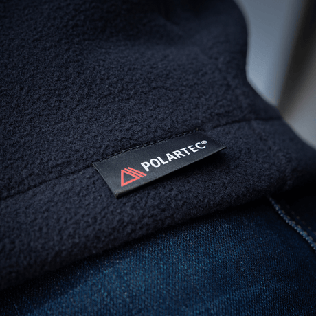 M-Tac Nord Polartec -fleecetakki Polartec® 200 Series -lappuineen, lähikuva kankaasta ja merkistä, premium-laatu.