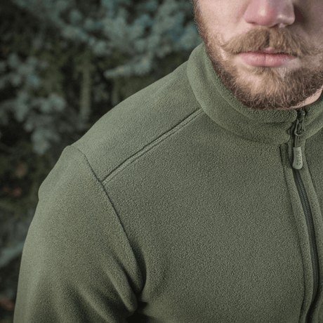M-Tac Nord Polartec -fleecetakki vihreänä lähikuvassa kankaan rakenteesta ja mukavuudesta.