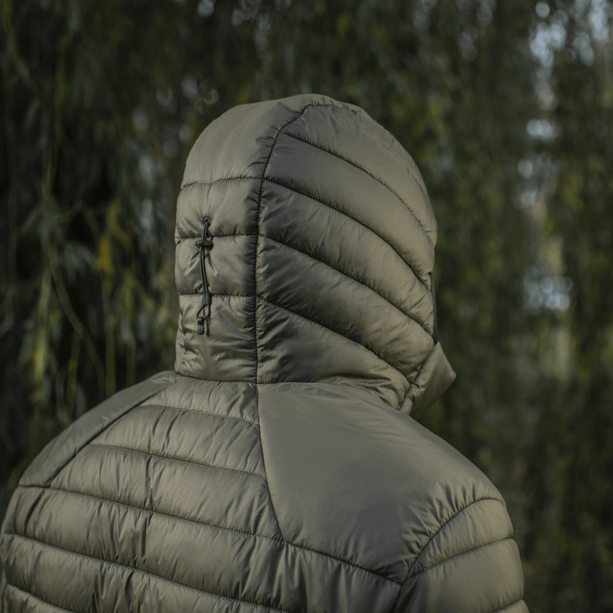 Hupullinen takki takaa luonnossa, M-Tac Stalker Gen.III -takki, lämmin ja mukava G-LOFT-eristyksellä, sopii kylmään säähän.