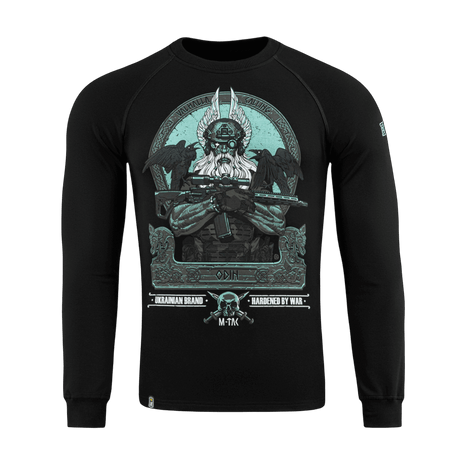 Musta M-Tac Raglan Odin Mystery Odin-kuosilla, pitkähiha, mukava istuvuus, sopii arkeen, 95% puuvillaa, 5% elastaania.