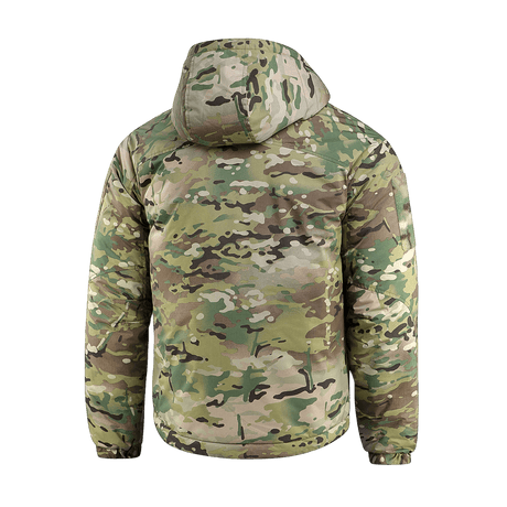 M-Tac Alpha Gen.IV Pro Primaloft -talvitakki Multicam-kuosissa, takaosa, premium-takki korkealla kulutuskestävyydellä ja vettähylkivällä materiaalilla.