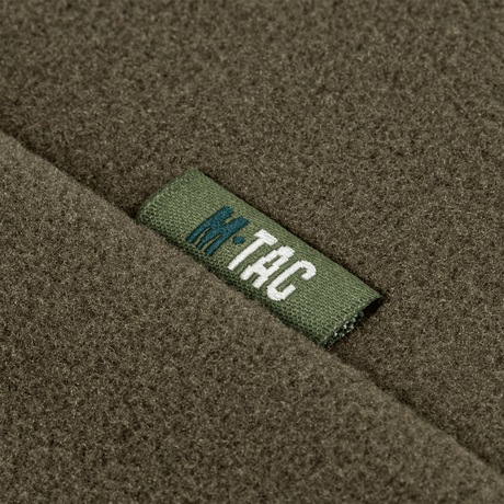 Lähikuva M-Tac Sweater Nord Fleece Polartec -naisten tuotteesta, M-Tac-logolla, valmistettu pehmeästä ja lämpimästä Polartec® 200 Series -fleecestä