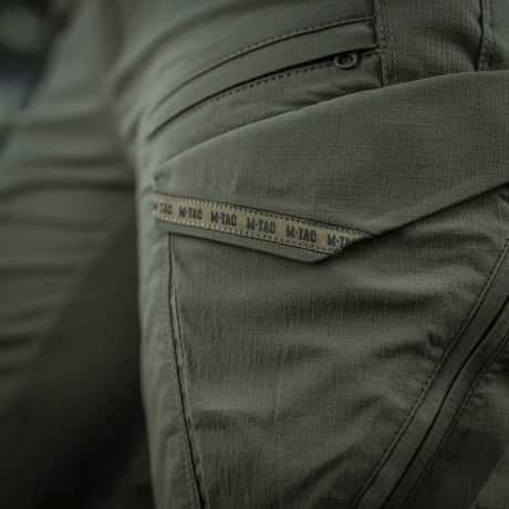 M-Tac Aggressor Summer Flex -housut Rip-Stop-nylonista YKK-sulkimilla, yksityiskohta naisille suunnituista taktisiin housuista