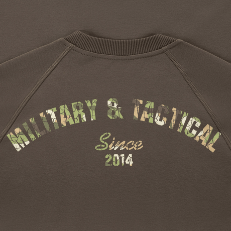 M-Tac Raglan Logo selän yksityiskohdat 'Military & Tactical Since 2014' -camopainatuksella, mukava istuvuus, arkikäyttöön ja taktiseen käyttöön