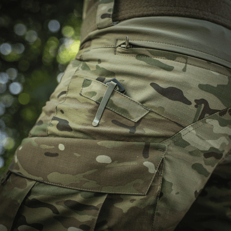 M-Tac Shorts STURM Gen.II Nyco Extreme metsämaastokuvio ja taskudetaljit, ihanteelliset taktiseen ja ulkoilmakäyttöön.
