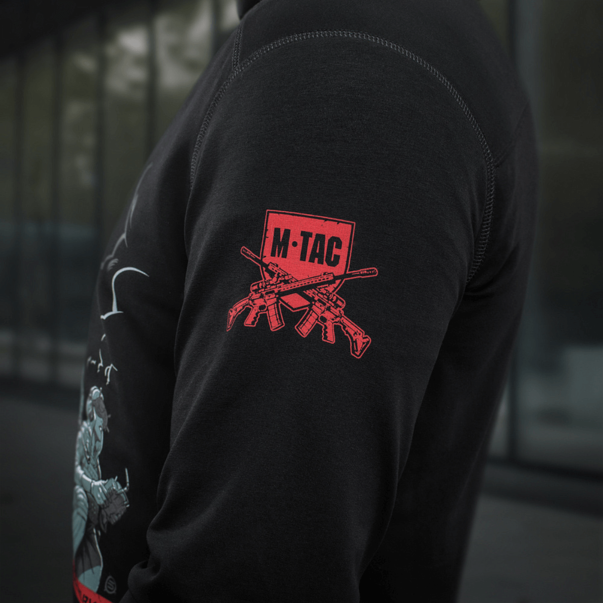 M-Tac Hoodie Freedom punaisella printillä hihassa, sopii arkeen ja ulkoiluun. Mukava istuvuus puuvillaa ja elastaania.