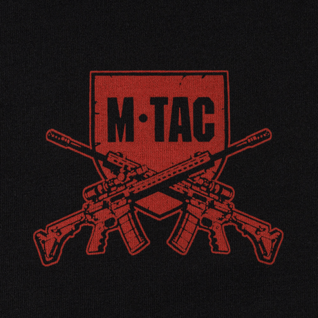 Punainen M-TAC-logo, jossa ristissä olevat kiväärit (en), osa M-Tac Hoodie Freedomin sotilasinspiroitua muotoilua. Sopii arkeen ja ulkoiluun.
