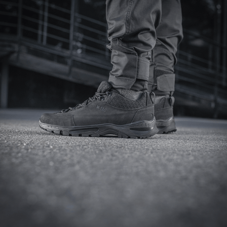 M-Tac Tactical Sneakers Patrol R Vent ulkoilmassa, ihanteellinen trekkingiin ja juoksuun, laadukasta nahkaa ja hengittäviä materiaaleja.