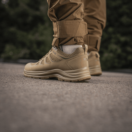 M-Tac Tactical Sneakers IVA asfaltilla, kevyet ja tuulettuvat kengät aktiiviseen käyttöön, sopii arkeen ja ulkoiluun.