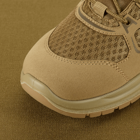 Lähikuva M-Tac Tactical Sneakers IVA:sta hengittävällä mesh-päällisellä ja synteettisellä nubuckilla, vahvistettu kärki, sopii kesäkäyttöön ja ulkoiluun.