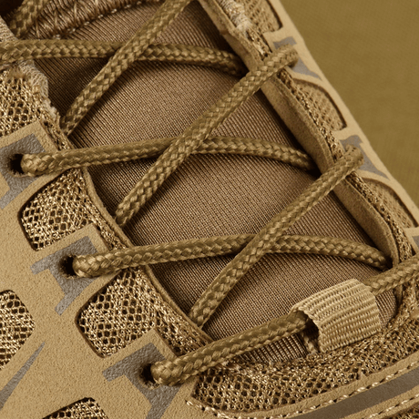Lähikuva M-Tac Tactical Sneakers IVA:sta hengittävällä meshillä ja synteettisellä nubuckilla, sopii kesään, trekkingiin ja ulkoiluun.