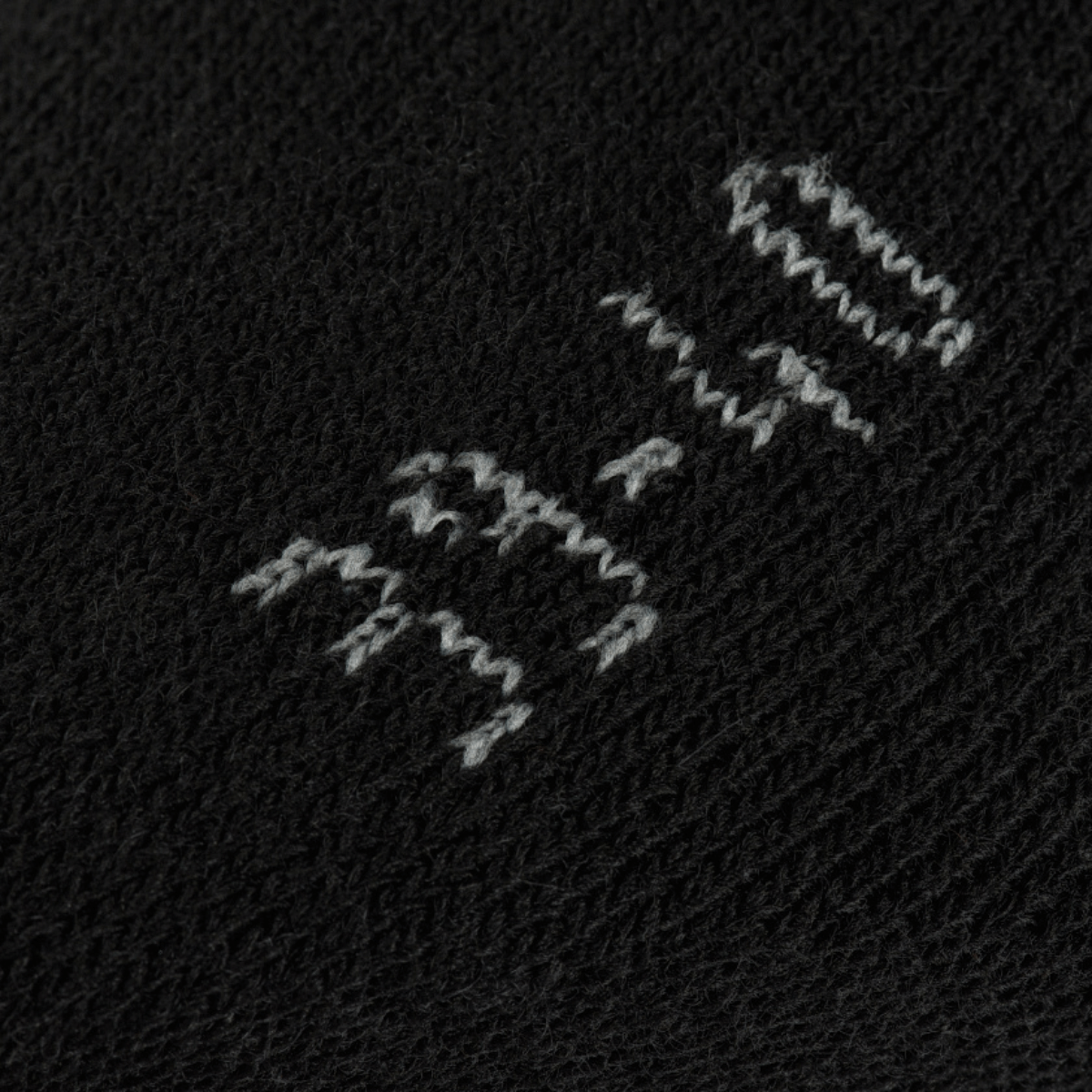 Lähikuva M-Tac Sokker Winter Wool mustana villana, harmaa merkintä; ihanteelliset lämmön ja mukavuuden tarjoamiseen kylmällä kaudella.