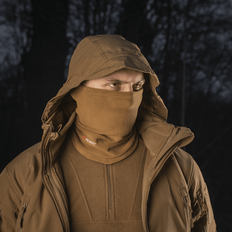 M-Tac Tube Scarf Polartec käytetty kasvomaskina suojana tuulelta, pölyltä ja sateelta ulkoilmassa.