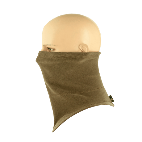 M-Tac Polartec Anatomic Tube Scarf käytössä kaulansuojana, valmistettu Polartec® Micro Series -fleecestä, sivunäkymä.