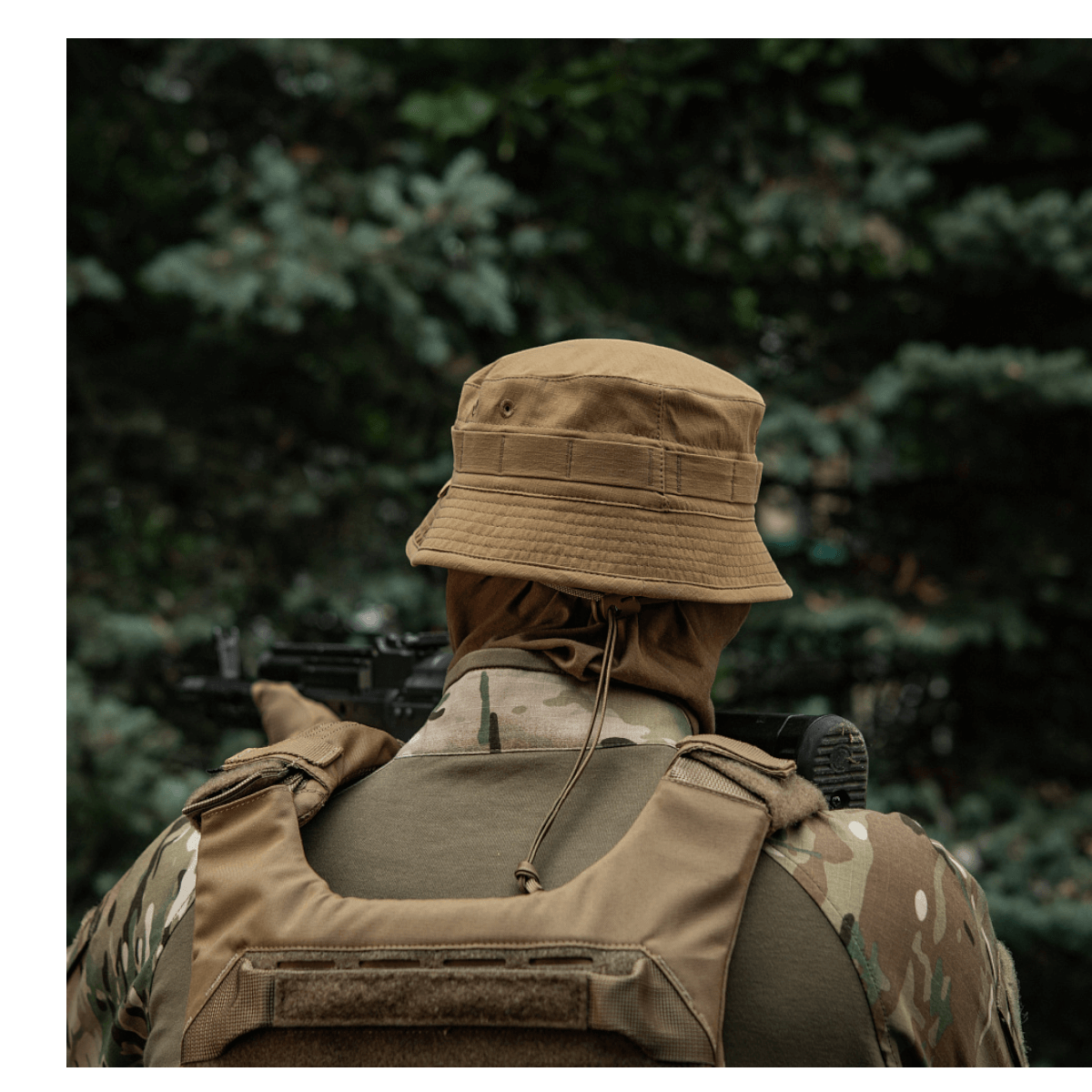 M-Tac Panamahat Gen. II Summer Flex camel nylon/elastaani kevyt ja NIJ-sertifiointi, esillä käytössä, galleria-asento 1