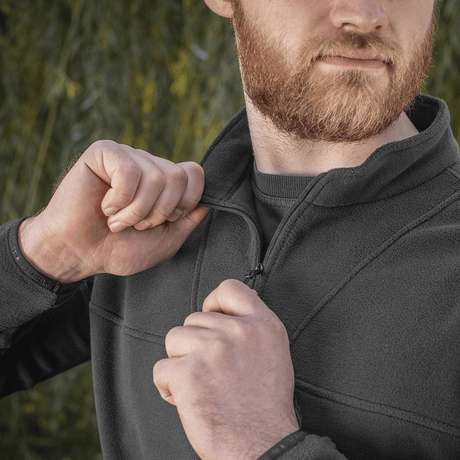 M-Tac Delta Polartec fleece-takki, mies säätää vetoketjua, musta fleece, ulkotakki, siisti ja toiminnallinen muotoilu.
