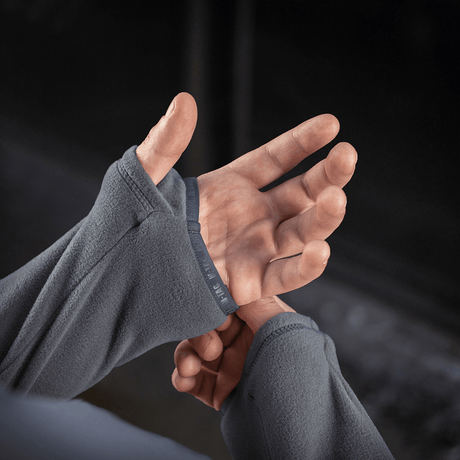 Lähikuva M-Tac Delta Polartec -fleece-takista; näkyvät joustavat hihansuut ja kangas.
