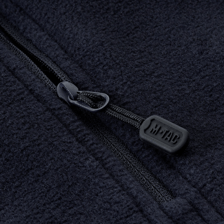 Yksityiskohta vetoketjusta M-Tac Delta Polartec -fleece-takissa, Polartec® Micro Series -fleecestä.