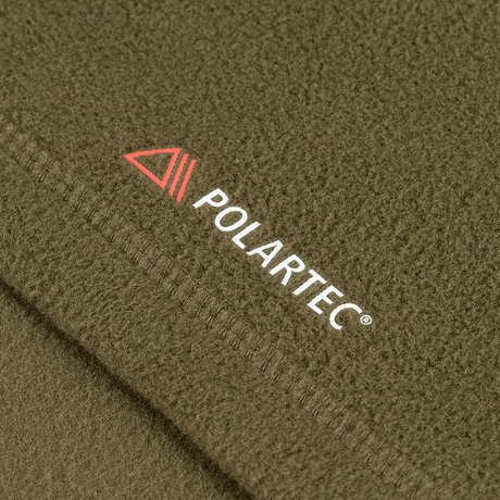M-Tac Delta Polartec -fleece-takin lähikuva, Polartec®-logo, korostaa fleecen rakennetta ja laatua.