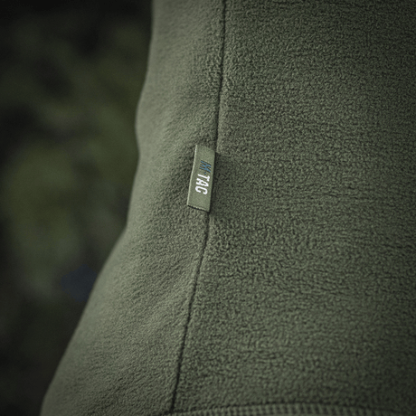 M-Tac Delta Polartec fleece-takki vihreänä, tekstuurin yksityiskohta, valmistettu kestävästä Polartec® Micro Series -fleecestä, kevyt ja hengittävä.