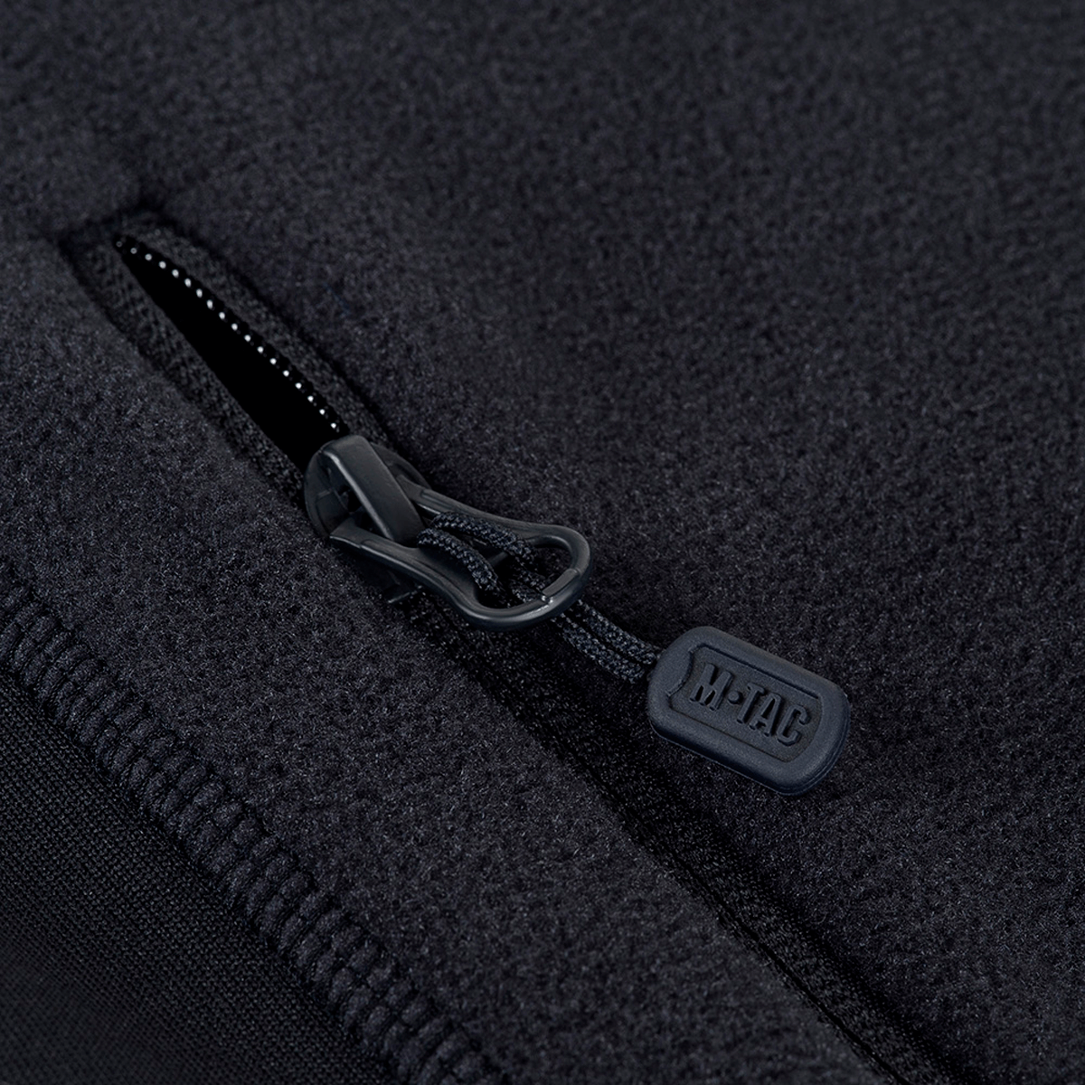 Vetoketjutarkennus M-Tac Polartec Sport -hupparissa, kehittynyttä Polartec®-materiaalia optimaaliseen lämmöneristykseen ja hengittävyyteen.