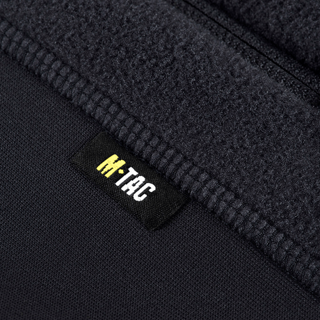 M-Tac Polartec Sport -hupparin yksityiskohtakuva, näyttää kehittynyttä Polartec®-materiaalia optimaaliseen lämmöneristykseen ja mukavuuteen.