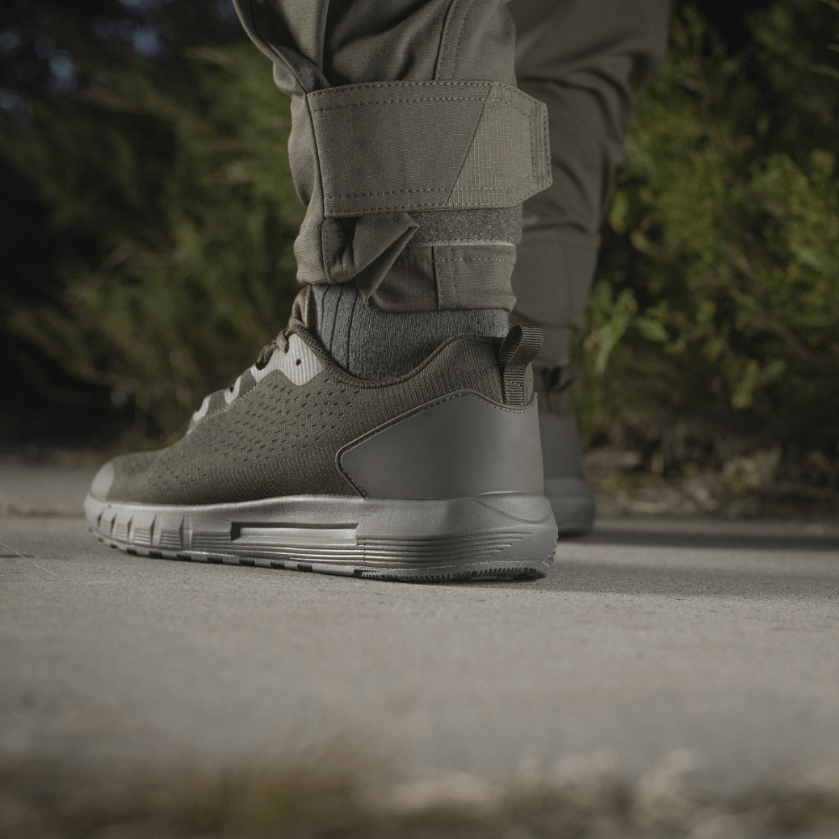 M-Tac Summer Pro -tennarit gunmetal-lookilla, täydelliset arkeen ja ulkoiluun, hengittävä muotoilu ja EVA-vaahtopohja mukavuutta varten