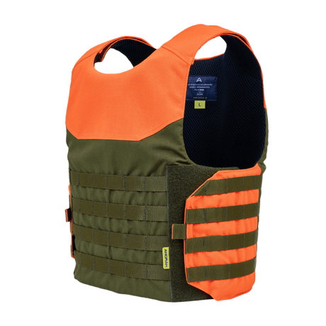 Anorak Titanium® Shield I pistos- ja luotonsuojaliivi oranssina ja oliivinvihreänä, suunniteltu maksimaalista suojaa ja mukavuutta varten.