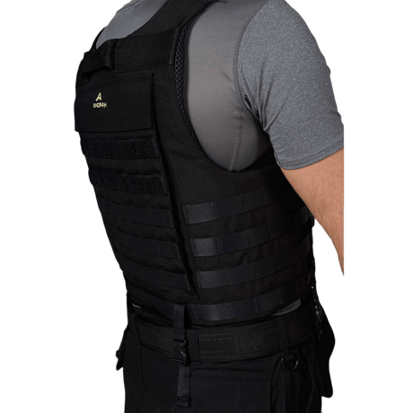 Anorak Tactical I Cover ergonomisella muotoilulla ja 360° PALS-webbingillä, ihanteellinen poliisille ja puolustushenkilöstölle.